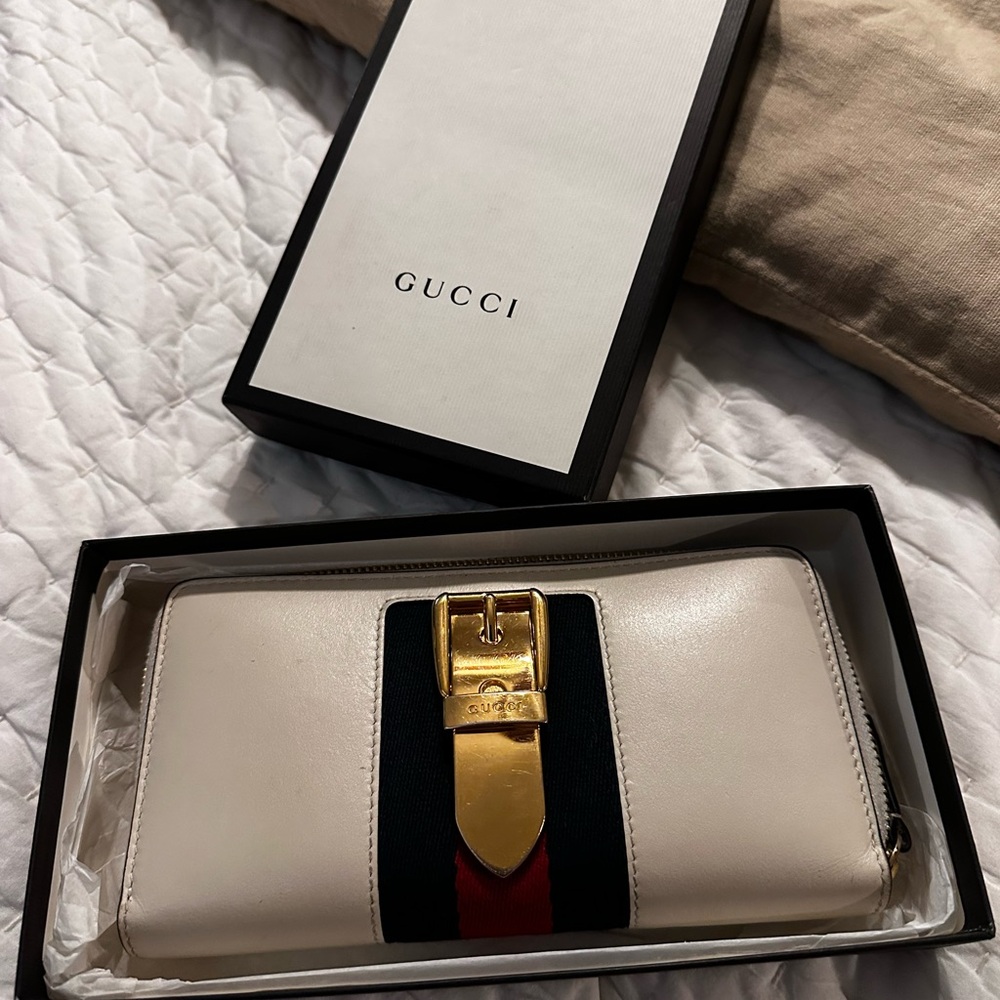 Authentic GUCCI Sylvie cream leather and stripe gold buckle wallet